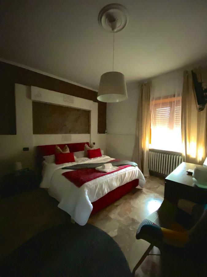 B&B mò•sì Massa d'Albe Esterno foto